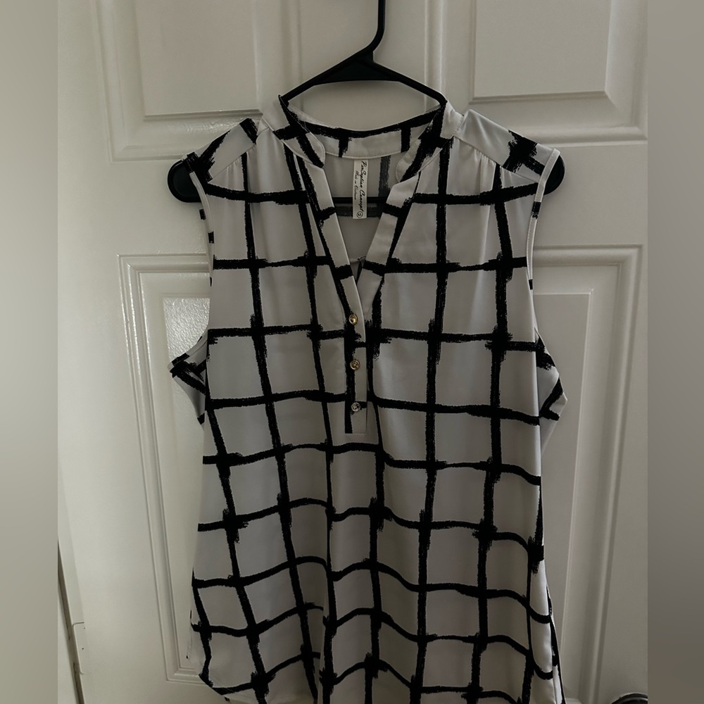 Black and White Graphic Sleeveless Blouse